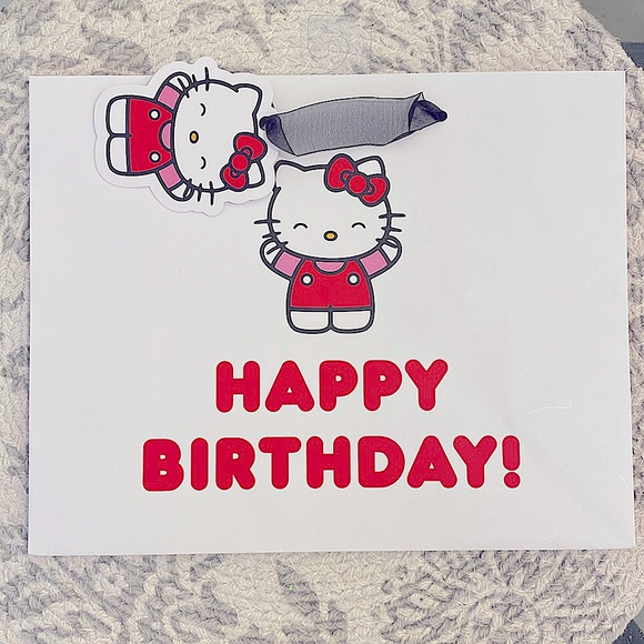 🎄🎀Hello Kitty Gift bags Bundle - Happy Birthday - White & Red - Picture 2 of 2